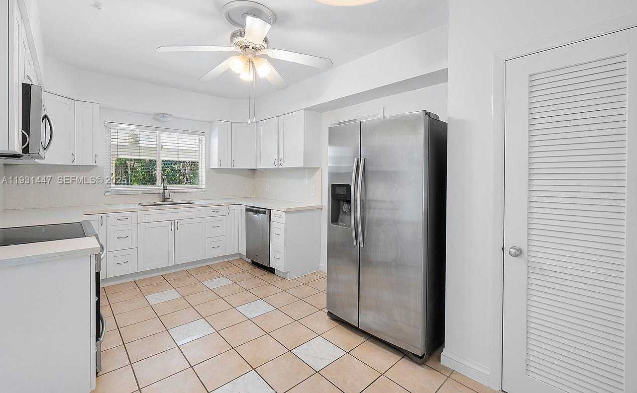 Small Image of 6820 GRANADA BLVD, Coral Gables Number 12