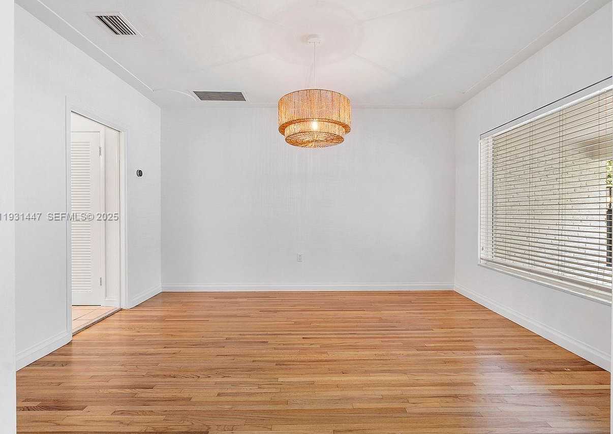 Small Image of 6820 GRANADA BLVD, Coral Gables Number 7