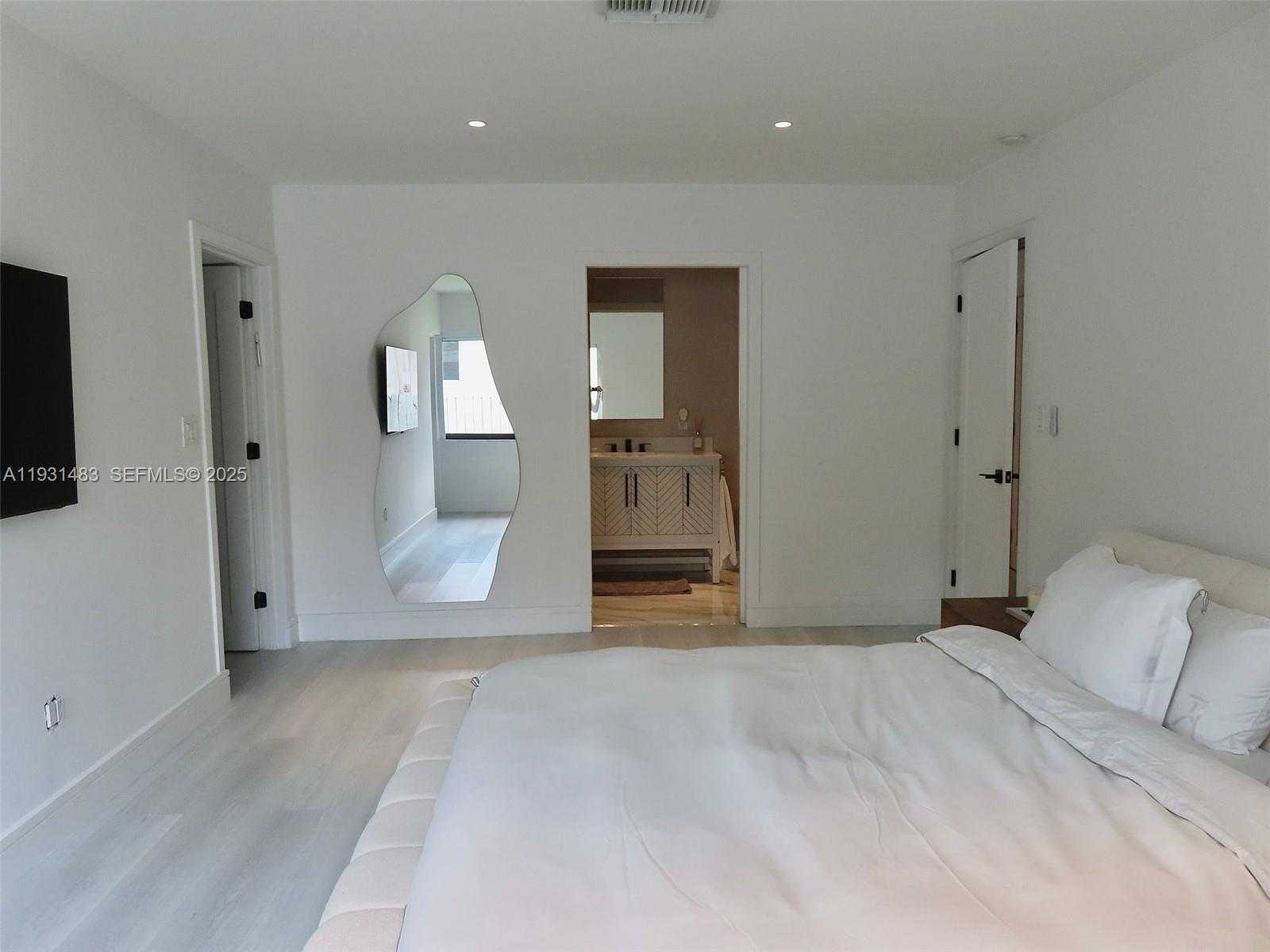 Small Image of 260 187TH ST, Sunny Isles Beach Number 8