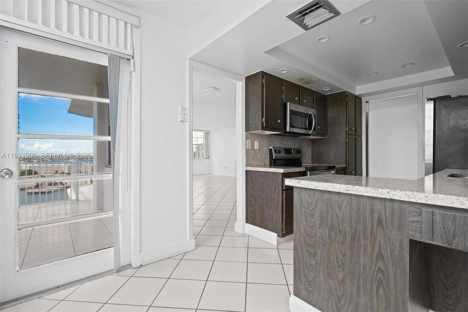 Small Image of 18081 BISCAYNE BLVD #1205, Aventura Number 15