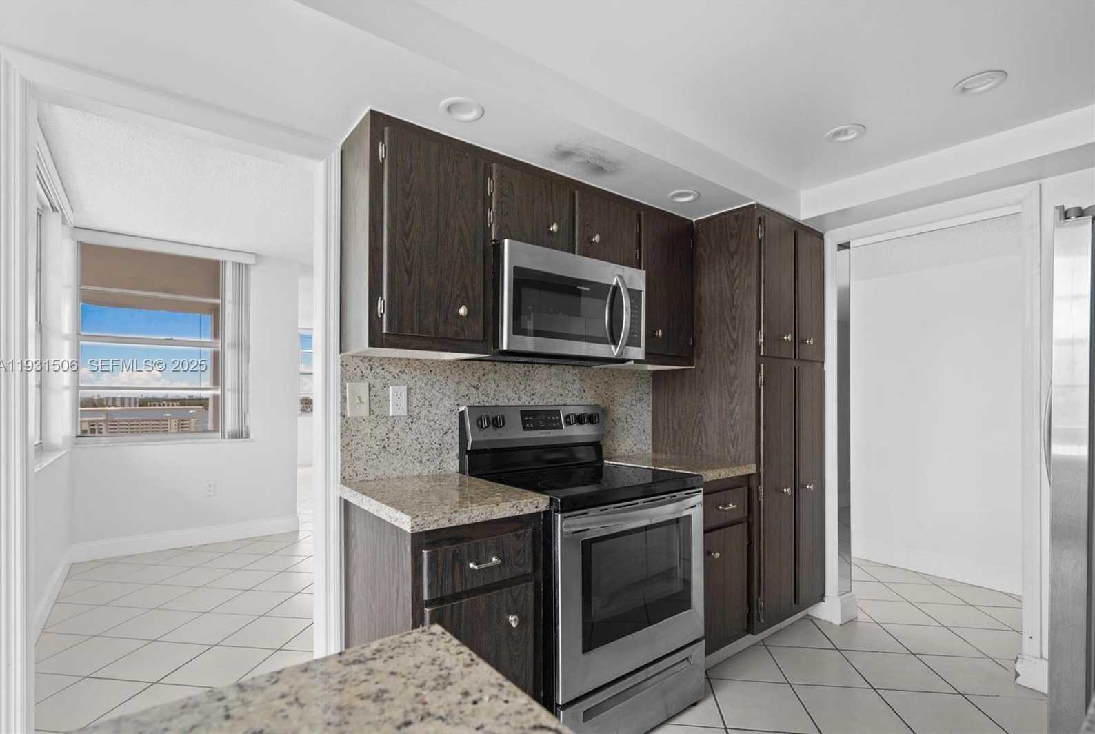 Small Image of 18081 BISCAYNE BLVD #1205, Aventura Number 16