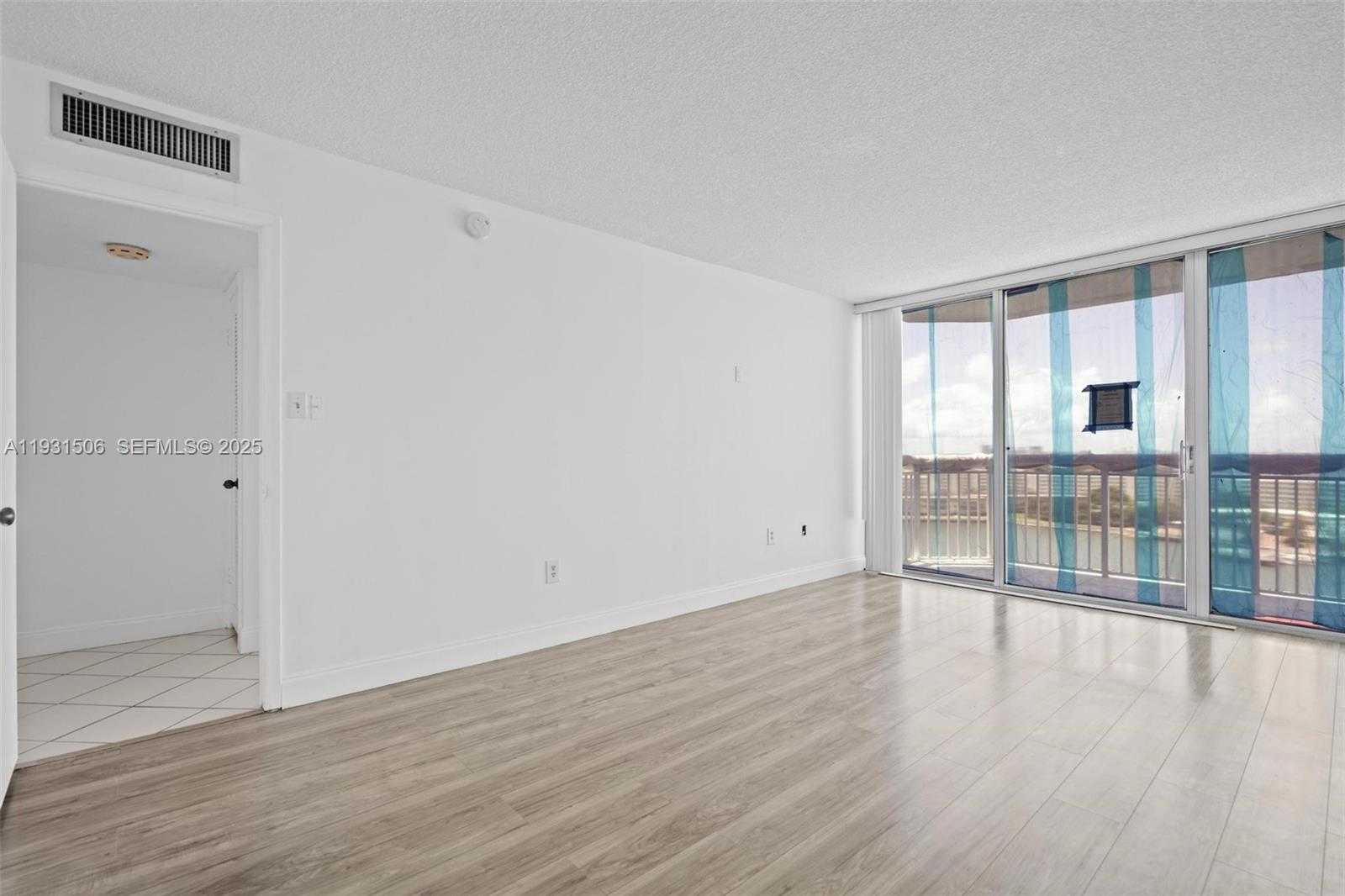Small Image of 18081 BISCAYNE BLVD #1205, Aventura Number 27