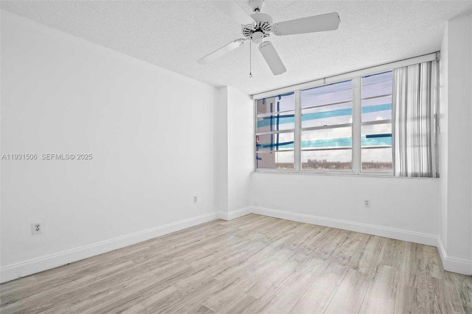 Small Image of 18081 BISCAYNE BLVD #1205, Aventura Number 31