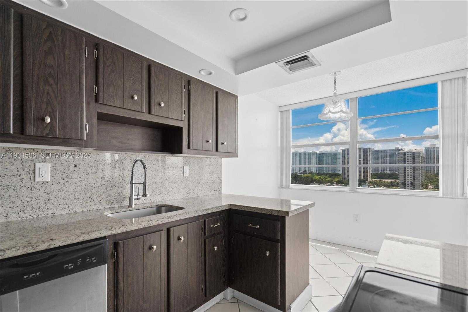 Small Image of 18081 BISCAYNE BLVD #1205, Aventura Number 4
