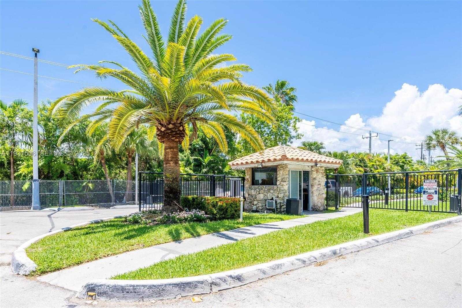 Small Image of 18081 BISCAYNE BLVD #1205, Aventura Number 43