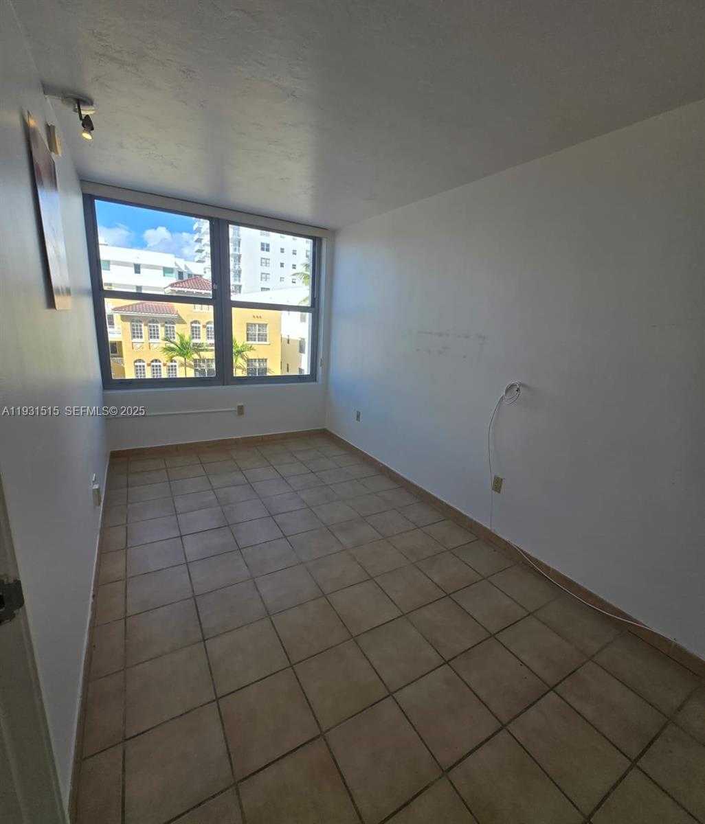 Small Image of 2899 COLLINS AVE #410, Miami Beach Number 11