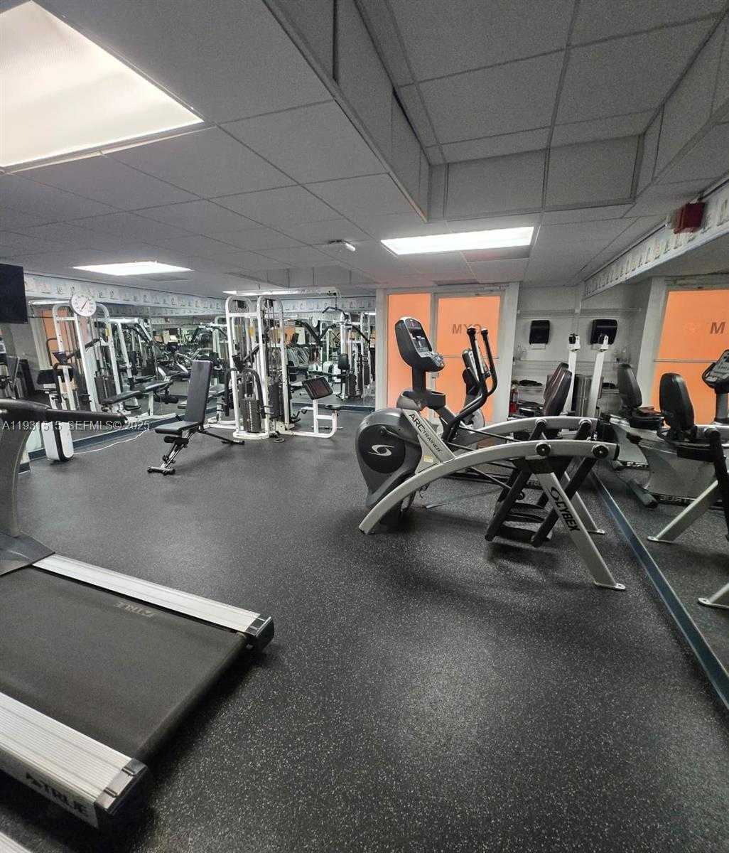 Small Image of 2899 COLLINS AVE #410, Miami Beach Number 17