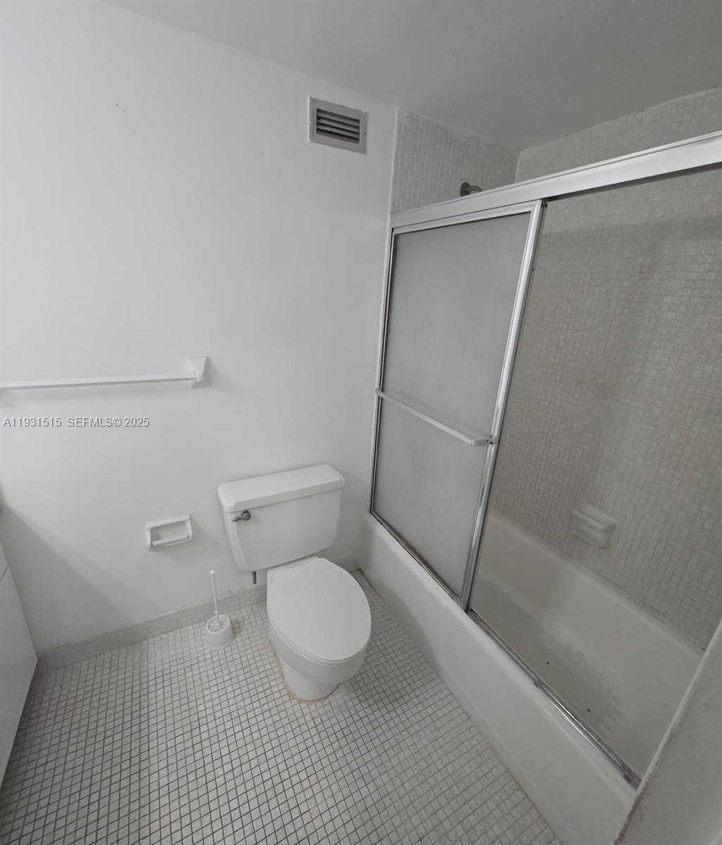 Small Image of 2899 COLLINS AVE #410, Miami Beach Number 8