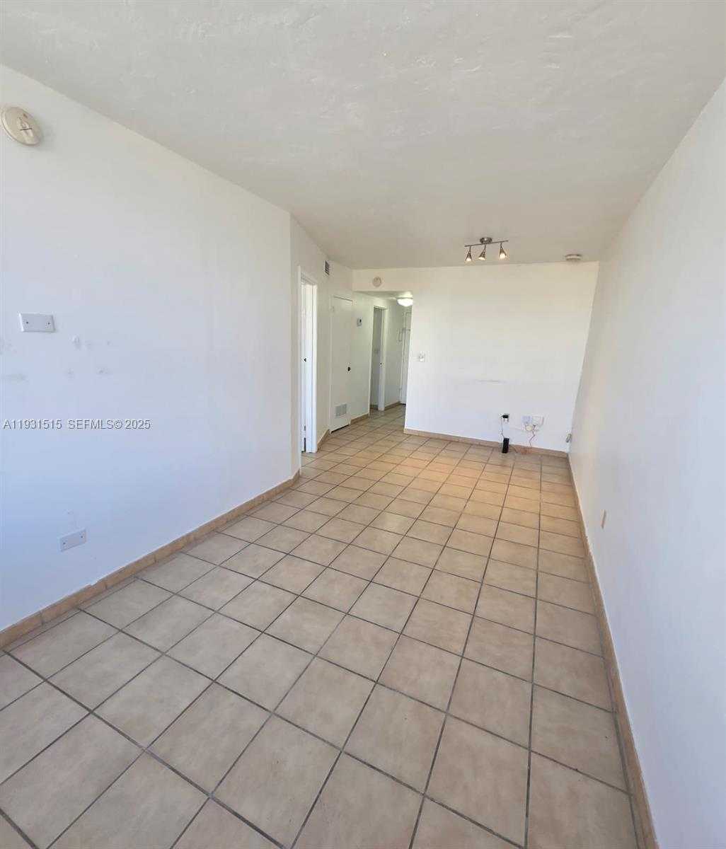 Small Image of 2899 COLLINS AVE #410, Miami Beach Number 9