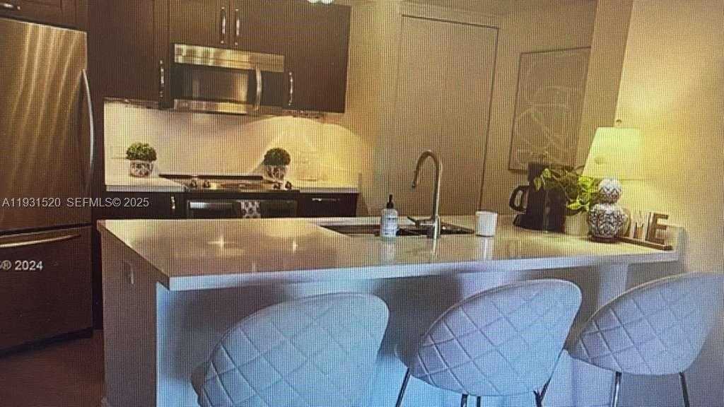 Small Image of 19900 EAST COUNTRY CLUB DR #214, Aventura Number 6