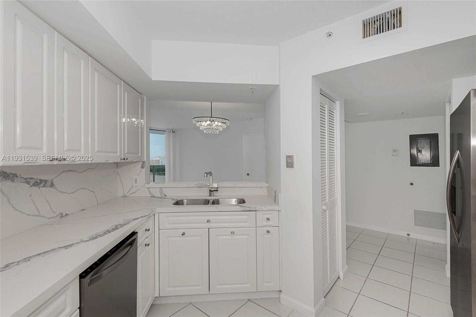 Small Image of 1900 SUNSET HARBOUR DR #1703, Miami Beach Number 10