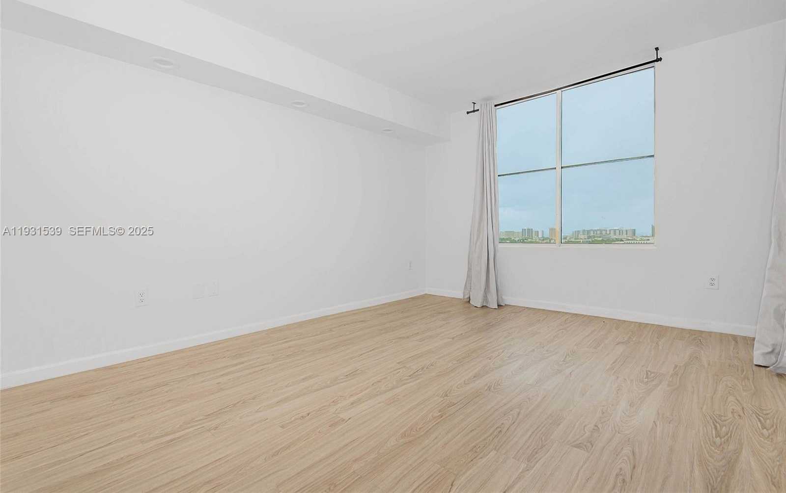 Small Image of 1900 SUNSET HARBOUR DR #1703, Miami Beach Number 11