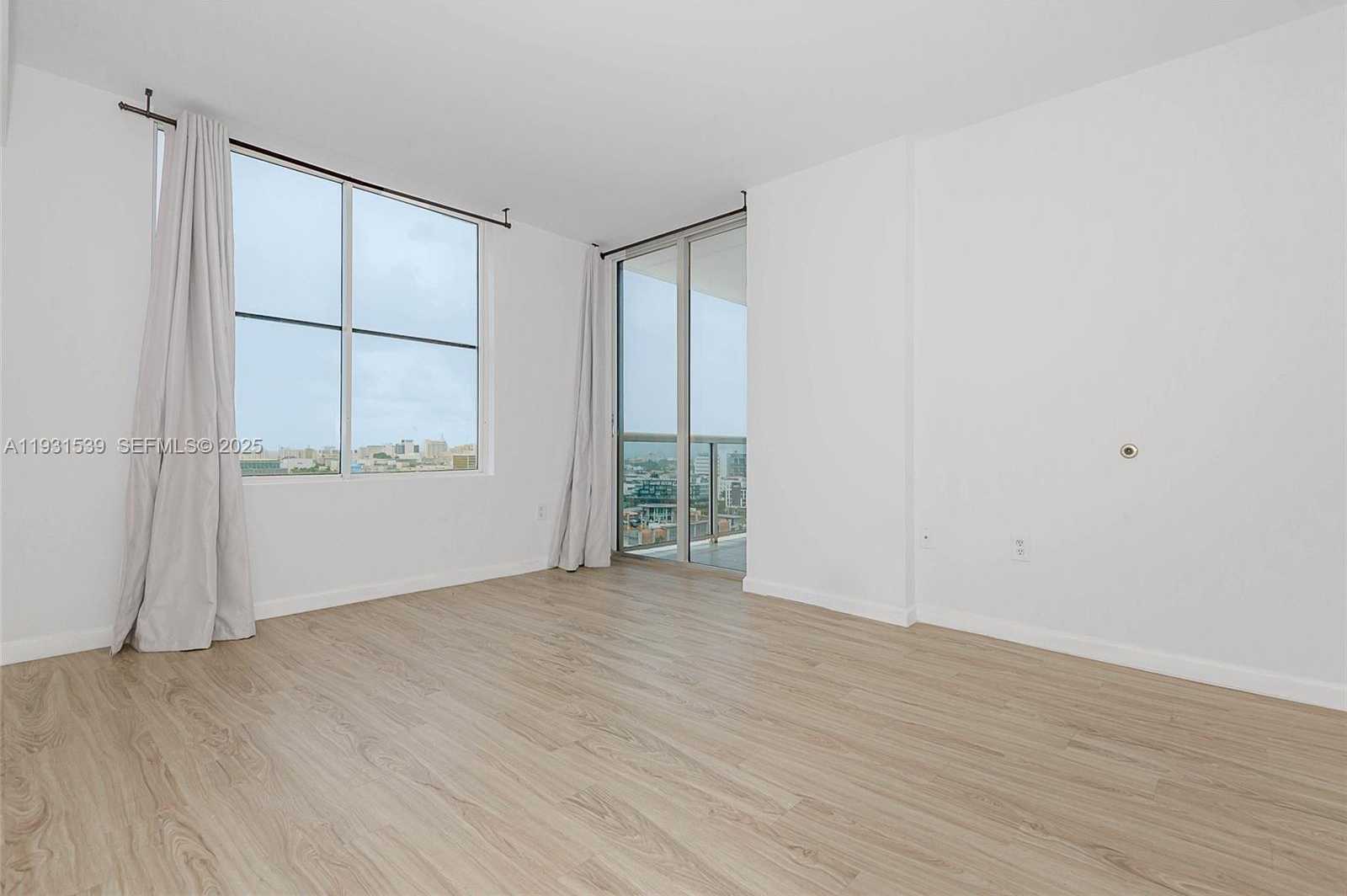 Small Image of 1900 SUNSET HARBOUR DR #1703, Miami Beach Number 12
