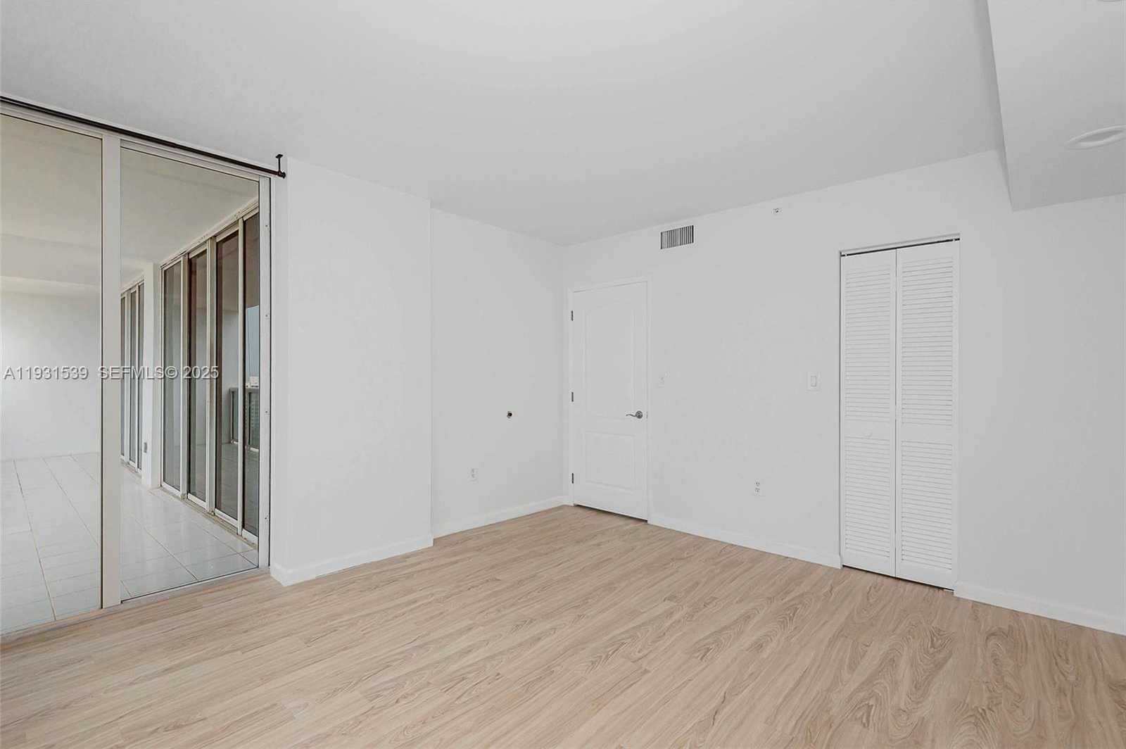Small Image of 1900 SUNSET HARBOUR DR #1703, Miami Beach Number 13