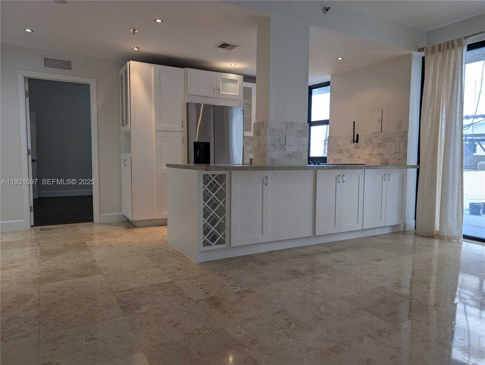 Small Image of 6061 COLLINS AVE #4E, Miami Beach Number 1