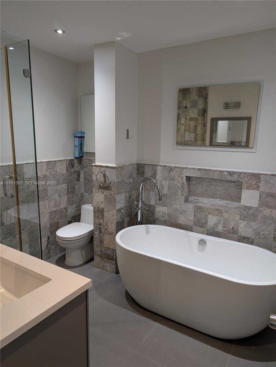 Small Image of 6061 COLLINS AVE #4E, Miami Beach Number 10