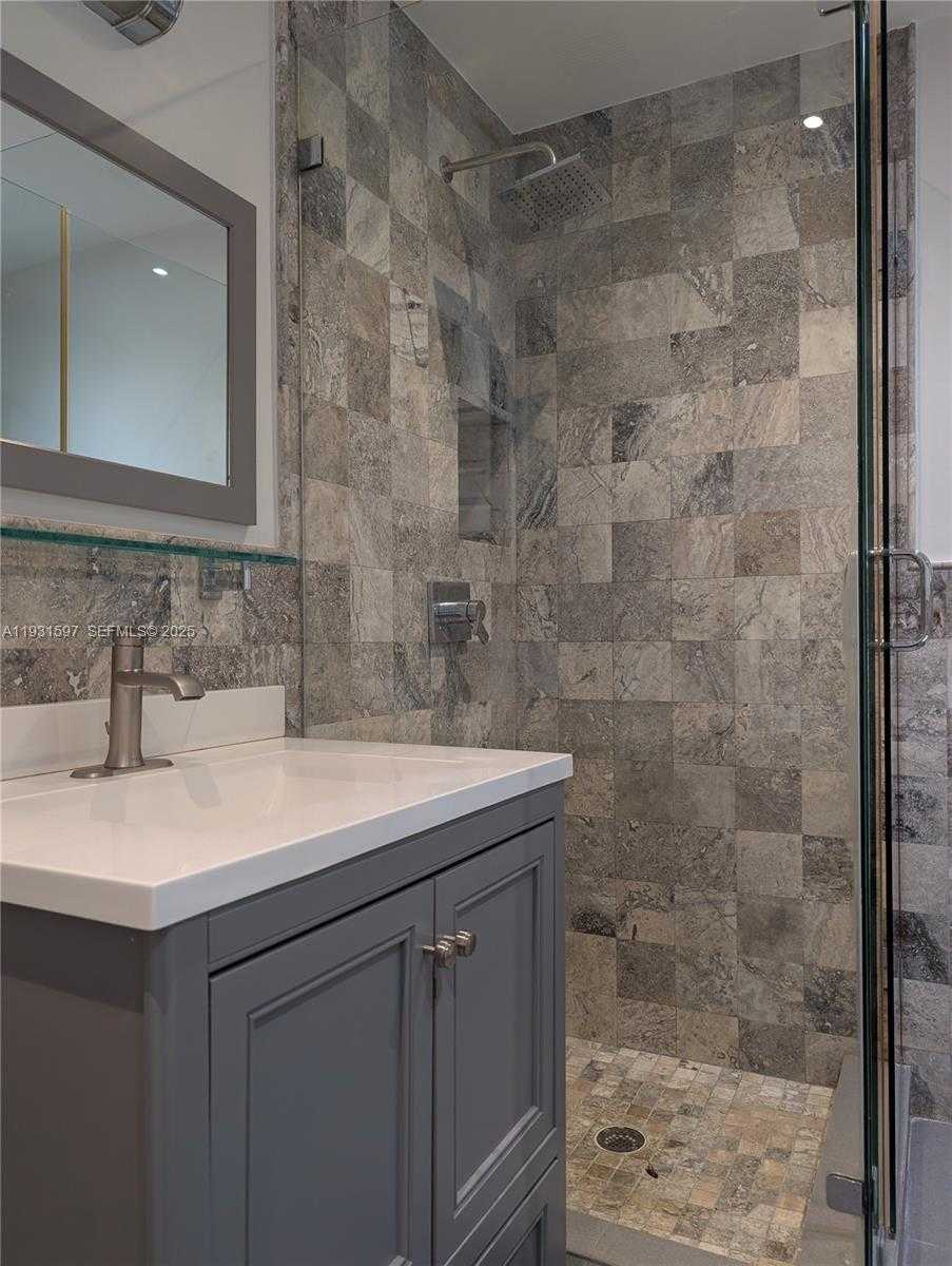 Small Image of 6061 COLLINS AVE #4E, Miami Beach Number 11