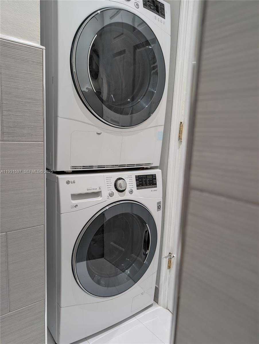 Small Image of 6061 COLLINS AVE #4E, Miami Beach Number 13