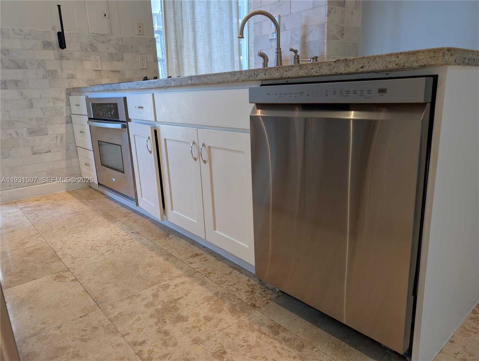 Small Image of 6061 COLLINS AVE #4E, Miami Beach Number 2