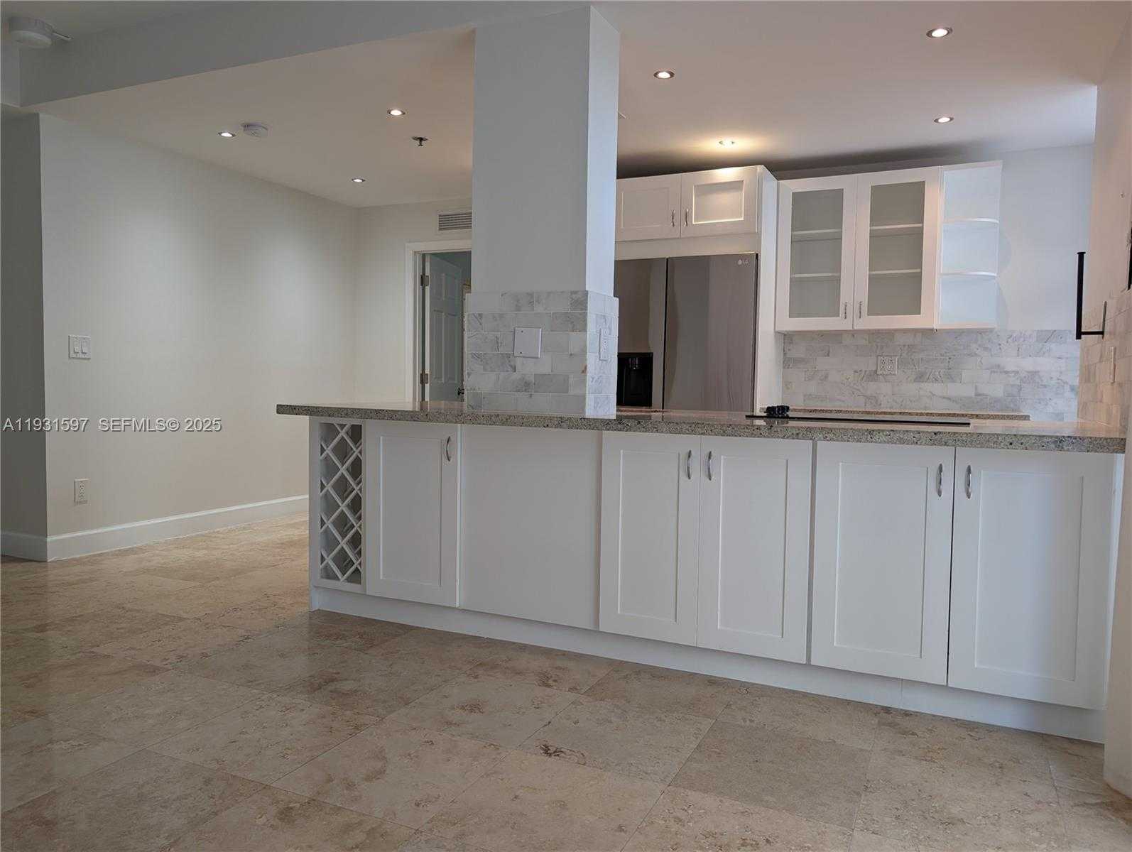 Small Image of 6061 COLLINS AVE #4E, Miami Beach Number 3