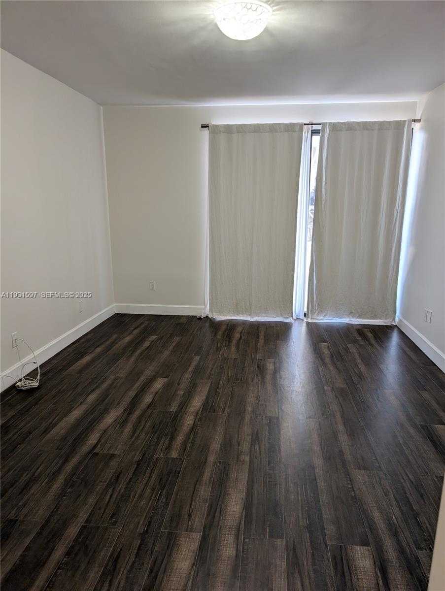 Small Image of 6061 COLLINS AVE #4E, Miami Beach Number 8