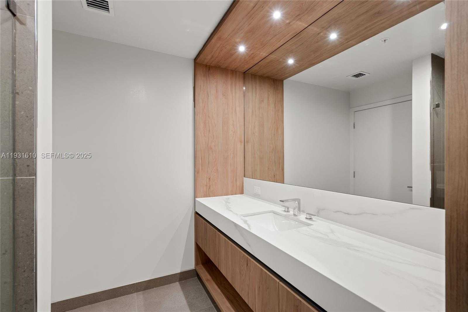 Small Image of 11 NORTH EAST 6TH ST #2204, Miami Number 14