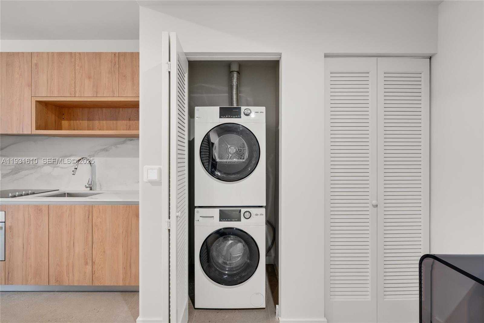 Small Image of 11 NORTH EAST 6TH ST #2204, Miami Number 9