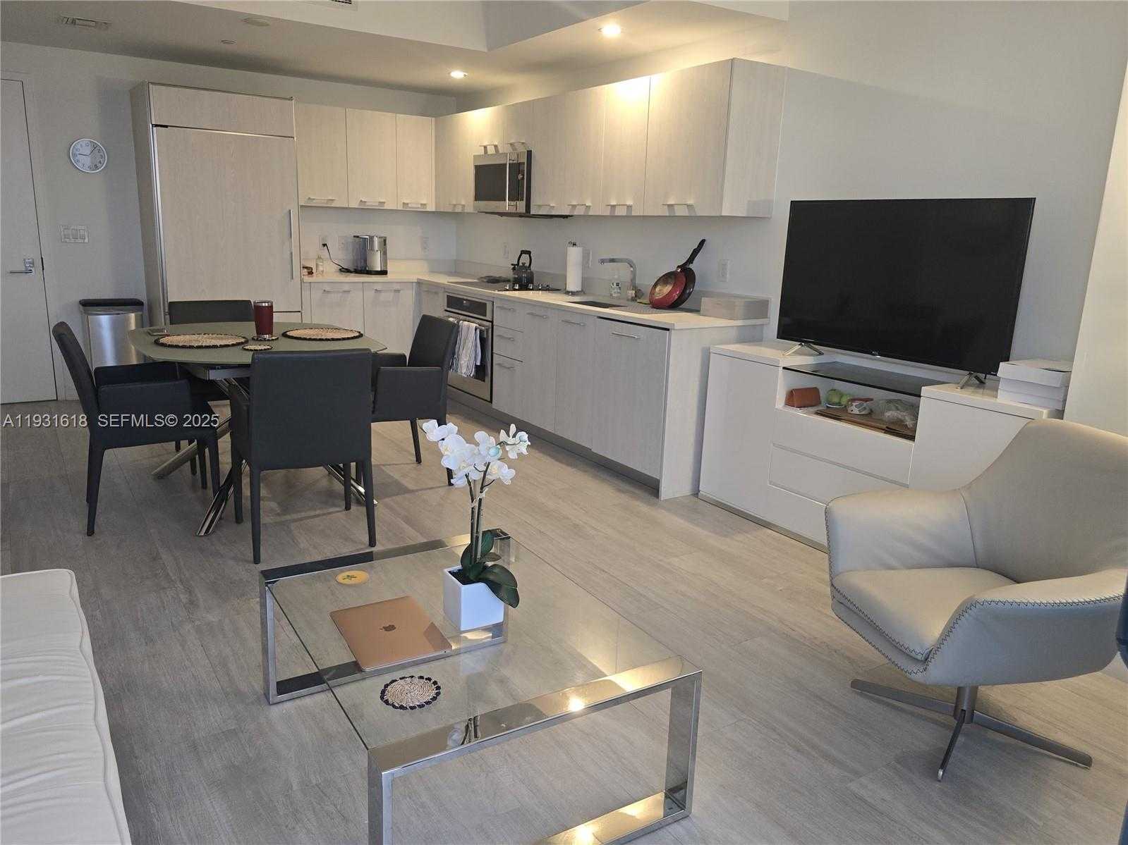 Small Image of 55 SOUTH WEST 9TH ST #3707, Miami Number 5