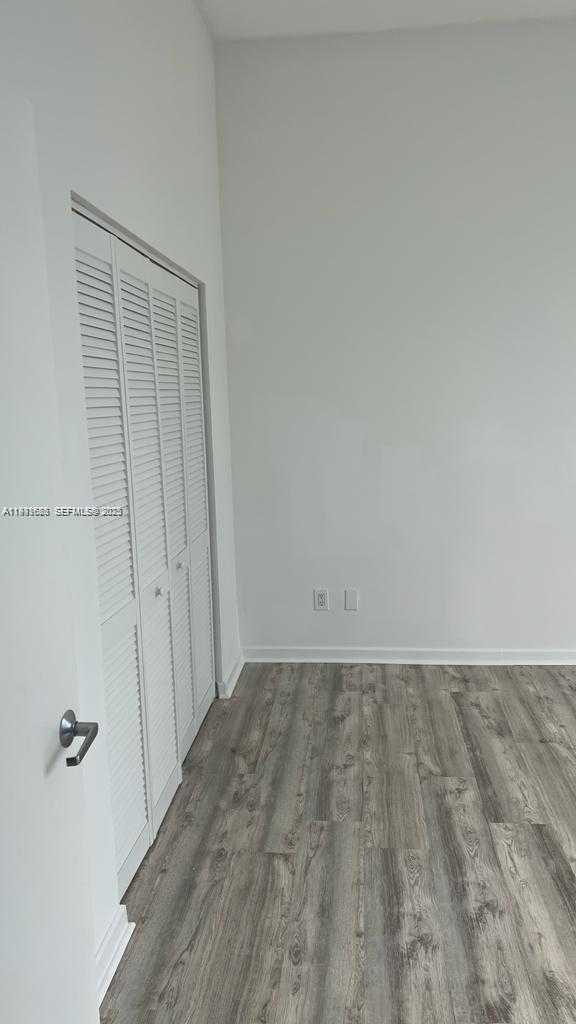 Small Image of 335 Biscayne Blvd, Miami, FL 33132, USA Number 12