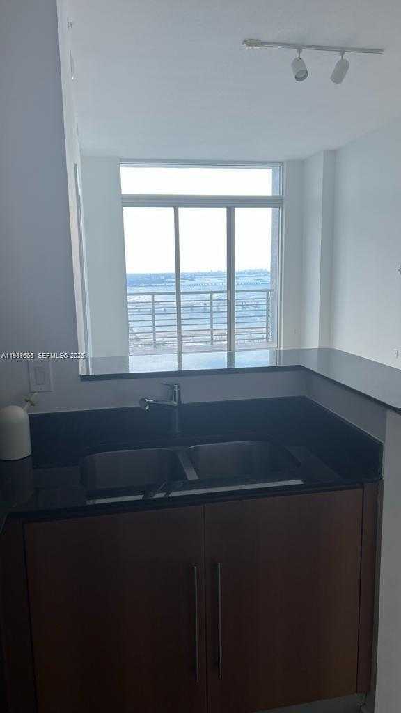 Small Image of 335 Biscayne Blvd, Miami, FL 33132, USA Number 14