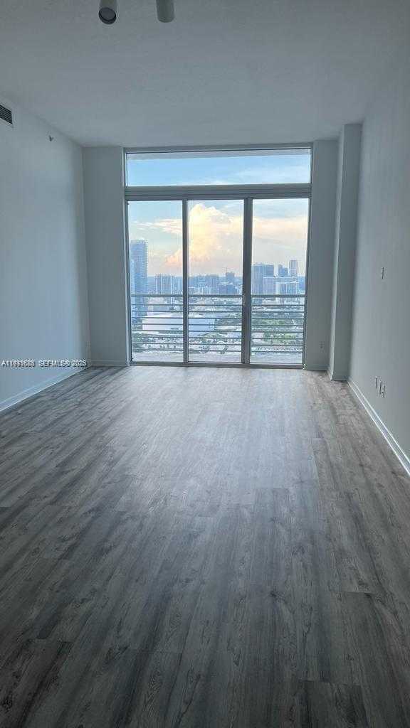 Small Image of 335 Biscayne Blvd, Miami, FL 33132, USA Number 15