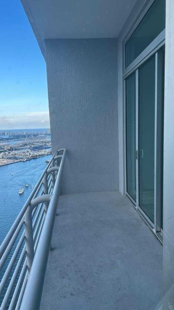 Small Image of 335 Biscayne Blvd, Miami, FL 33132, USA Number 17