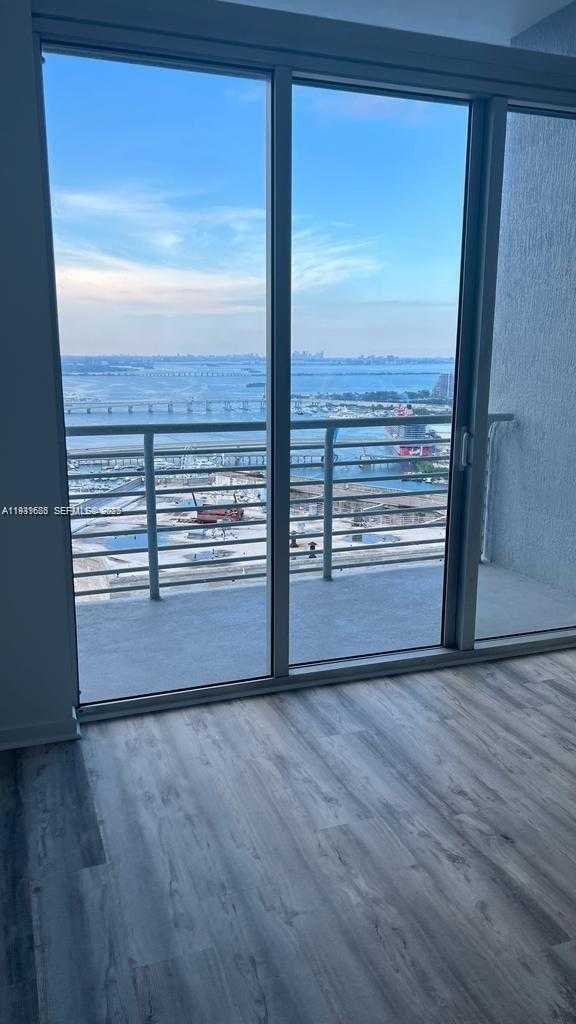 Small Image of 335 Biscayne Blvd, Miami, FL 33132, USA Number 2