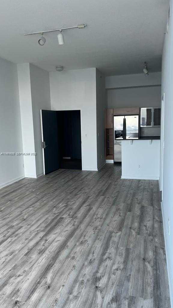 Small Image of 335 Biscayne Blvd, Miami, FL 33132, USA Number 3