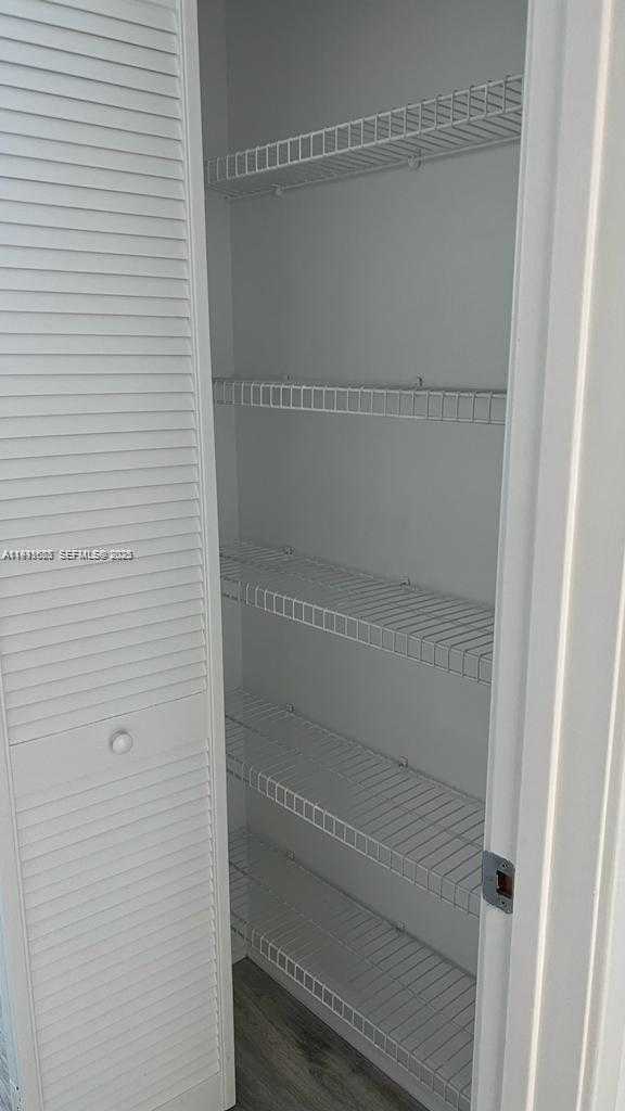 Small Image of 335 Biscayne Blvd, Miami, FL 33132, USA Number 6