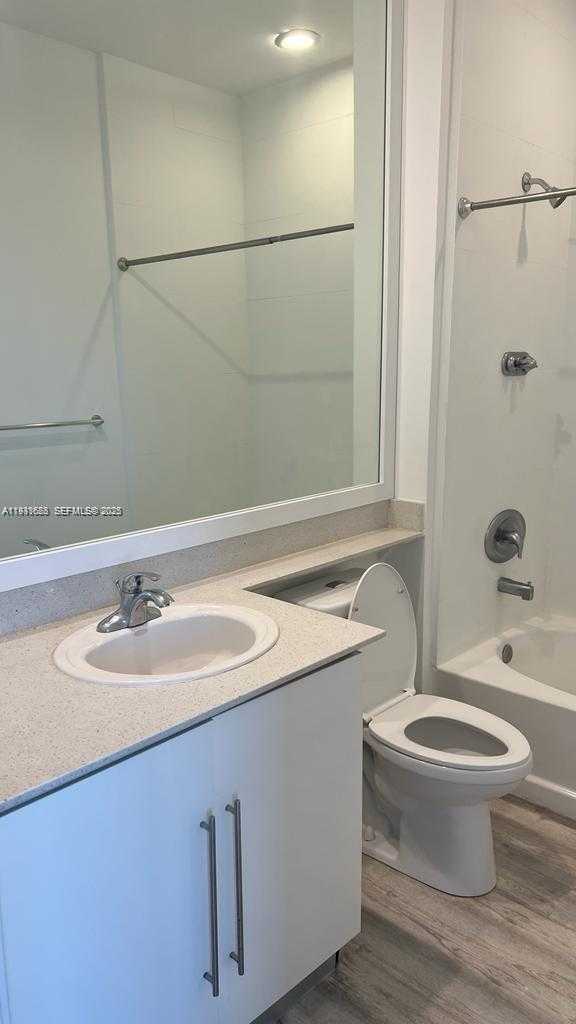 Small Image of 335 Biscayne Blvd, Miami, FL 33132, USA Number 9