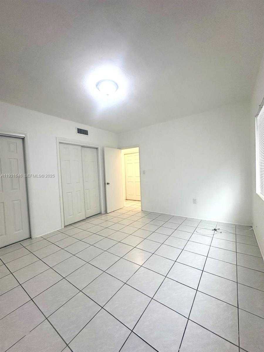 Small Image of Miami Beach Number 14