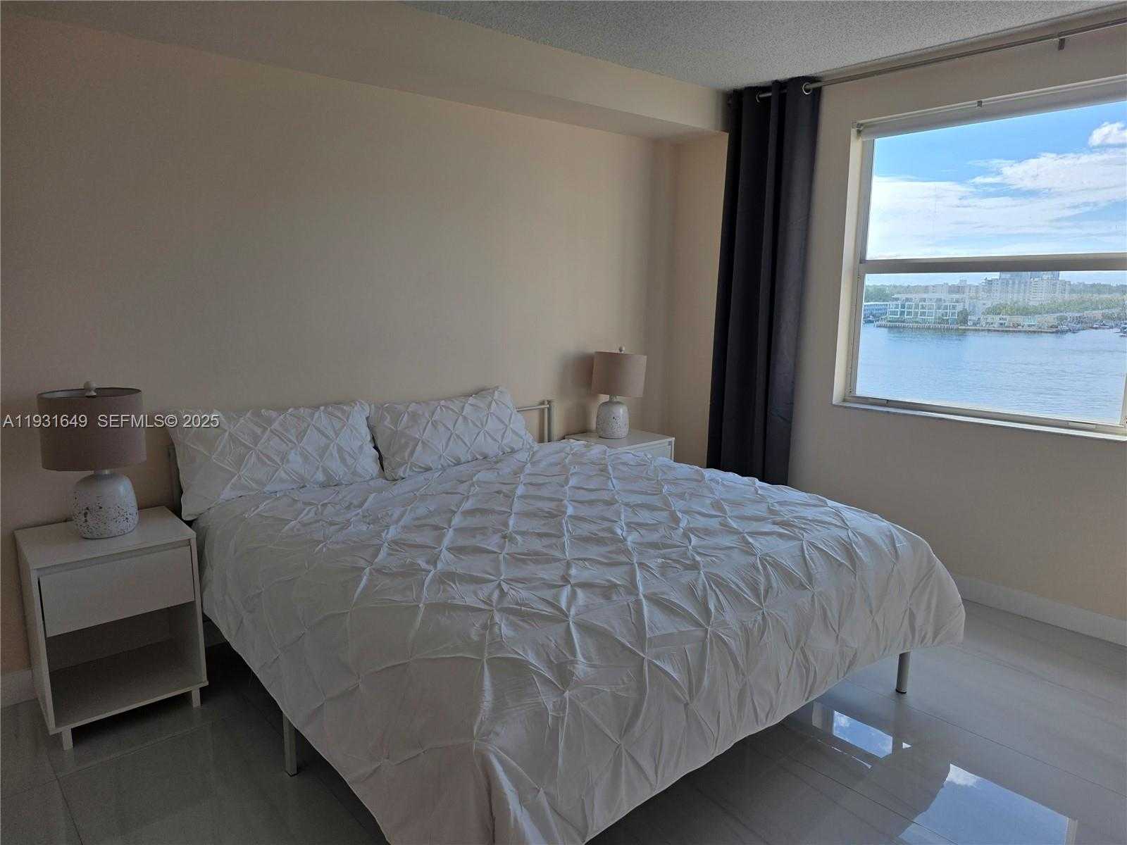 Small Image of 17150 NORTH BAY RD #2806, Sunny Isles Beach Number 4