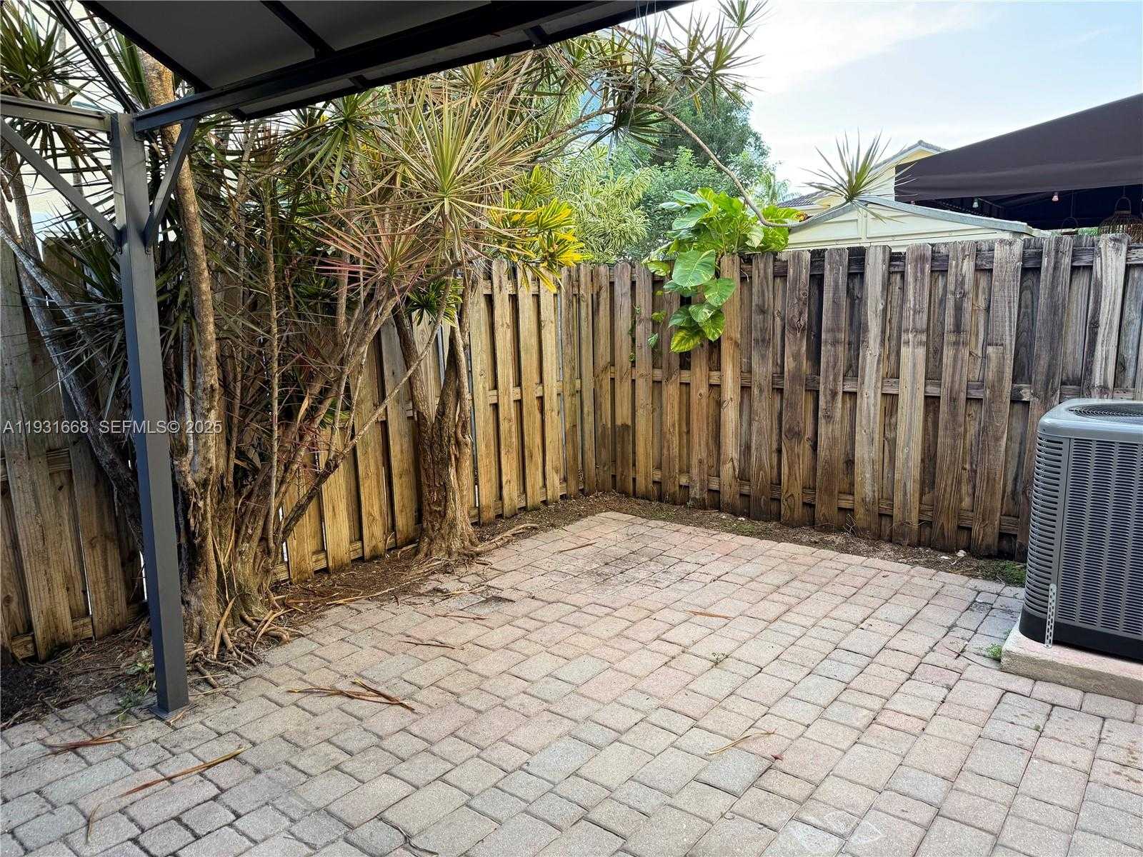 Small Image of 7402 NORTH WEST 179TH TER, Hialeah Number 11