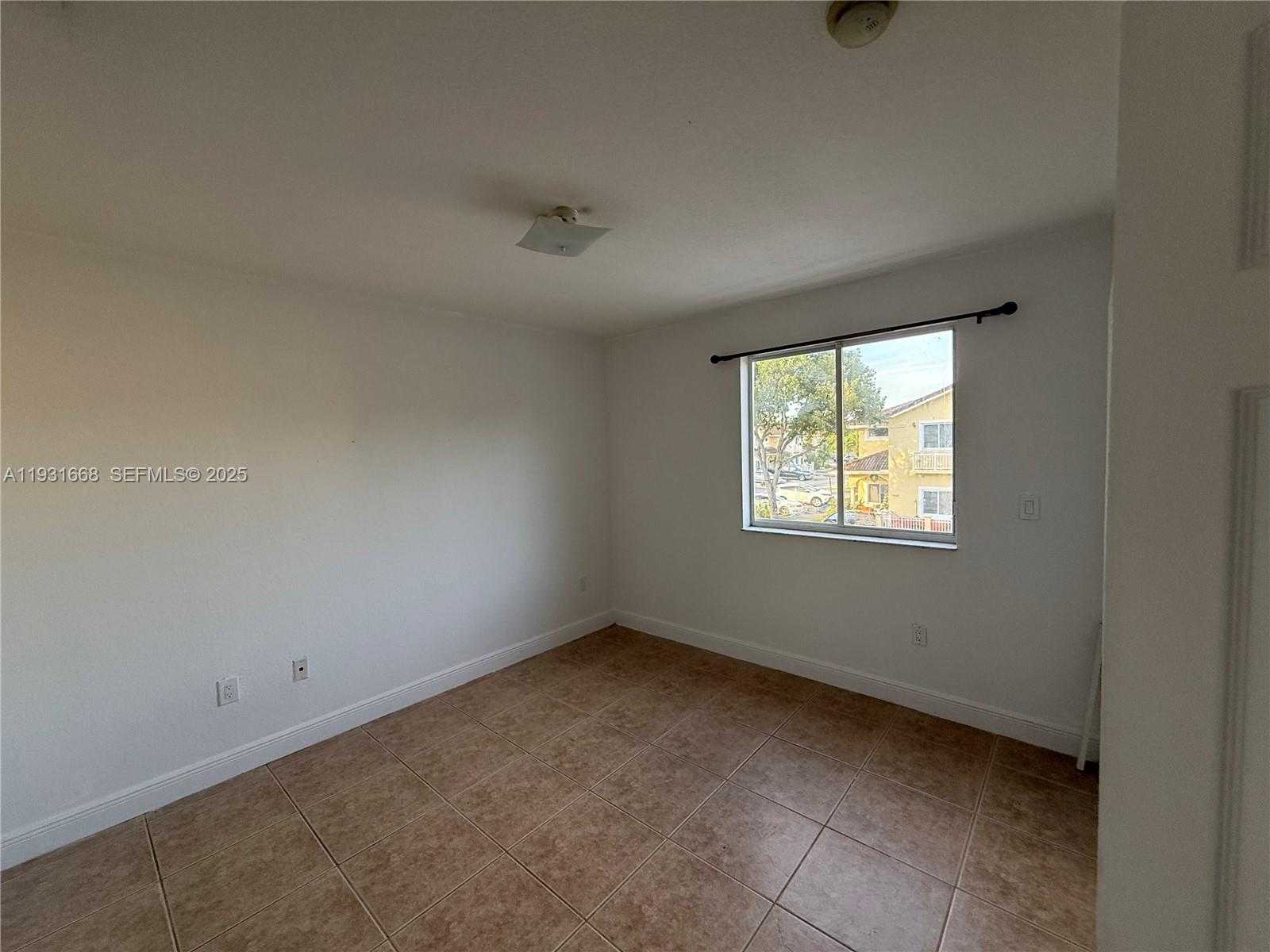 Small Image of 7402 NORTH WEST 179TH TER, Hialeah Number 15