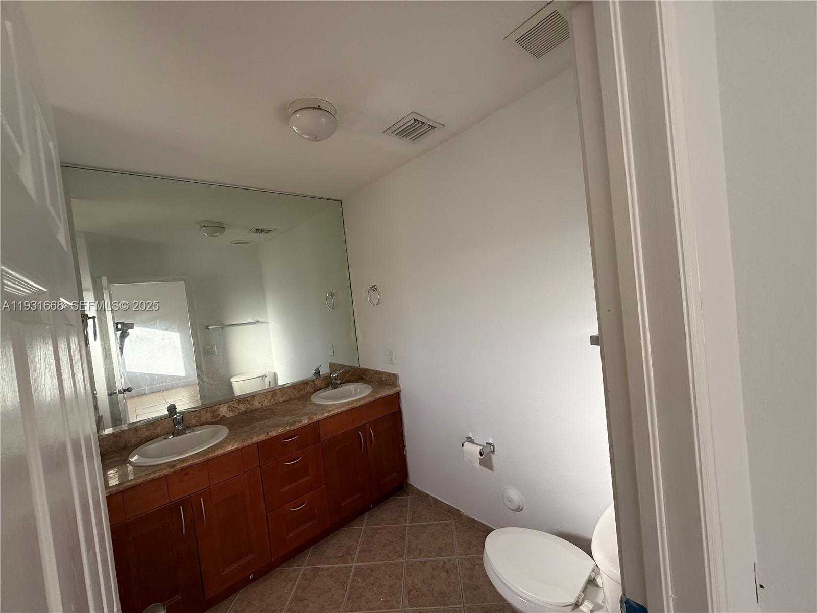 Small Image of 7402 NORTH WEST 179TH TER, Hialeah Number 19