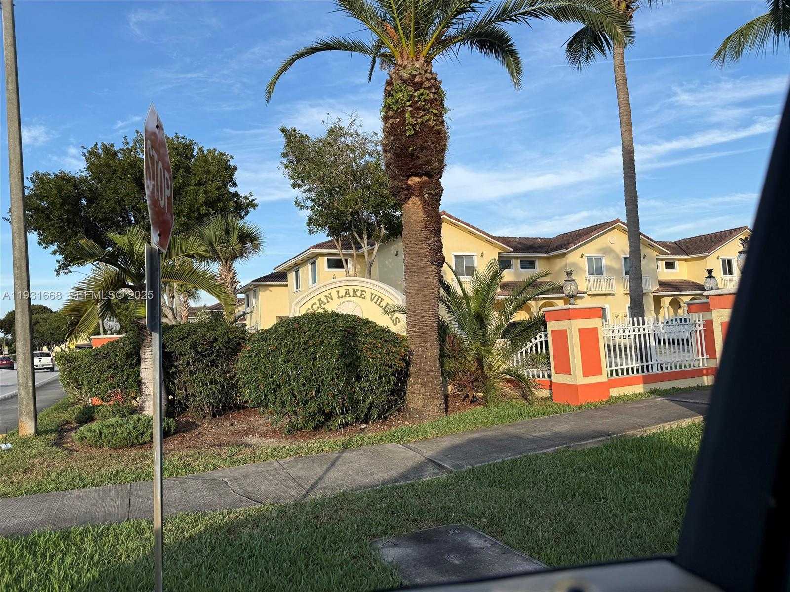 Small Image of 7402 NORTH WEST 179TH TER, Hialeah Number 22