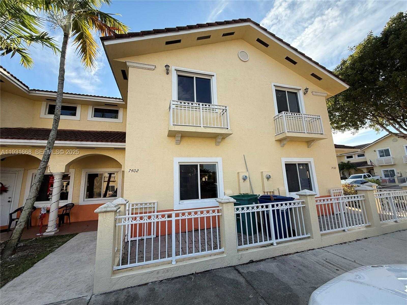 Small Image of 7402 NORTH WEST 179TH TER, Hialeah Number 3