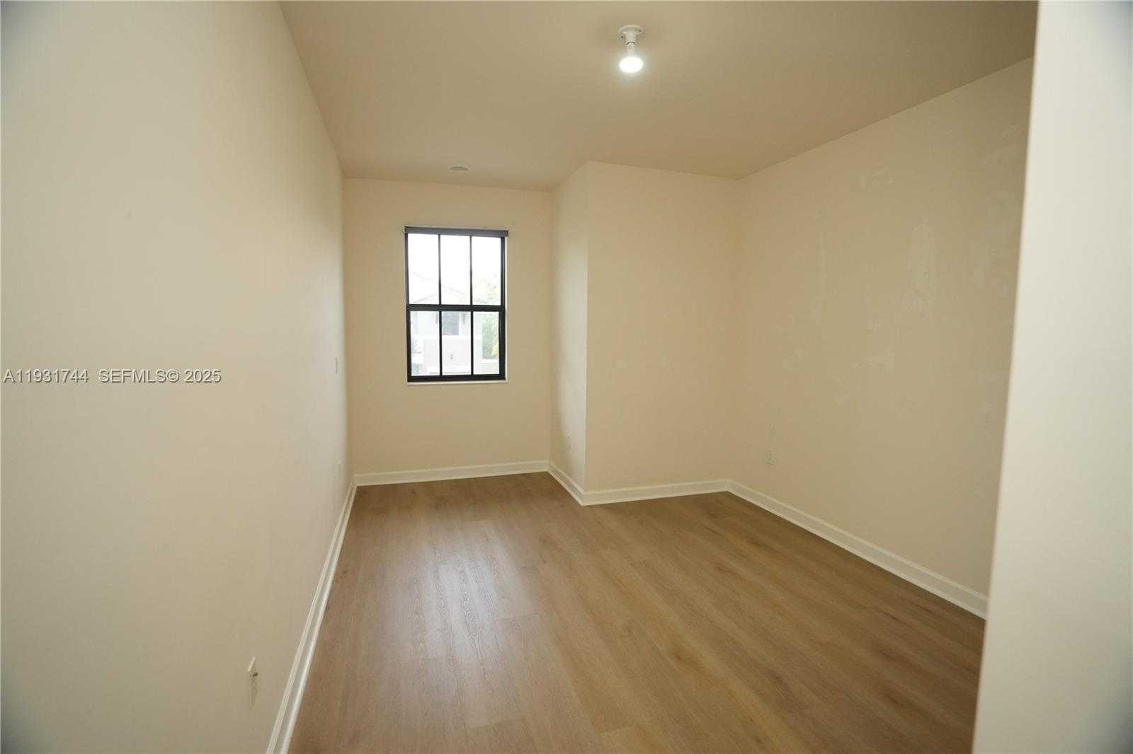 Small Image of 10436 NORTH WEST 61ST LN #00, Doral Number 10