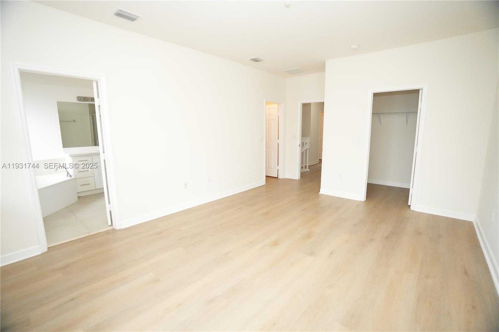 Small Image of 10436 NORTH WEST 61ST LN #00, Doral Number 12