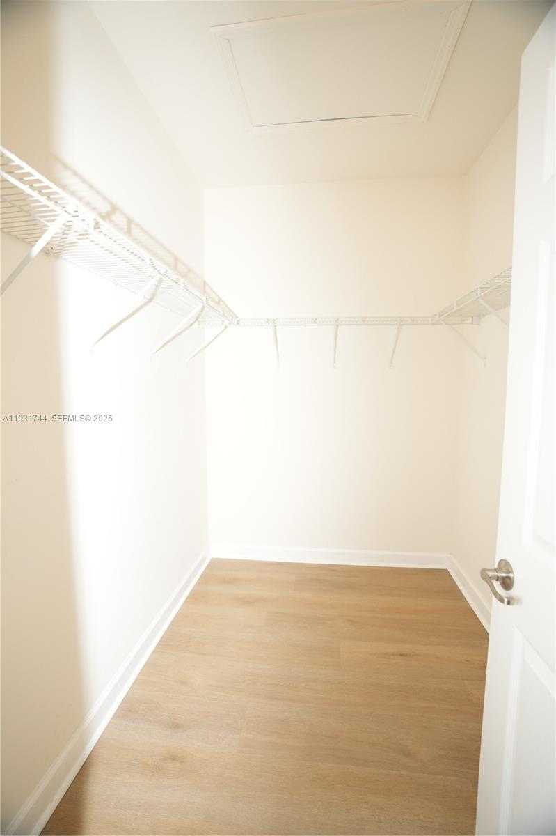 Small Image of 10436 NORTH WEST 61ST LN #00, Doral Number 14