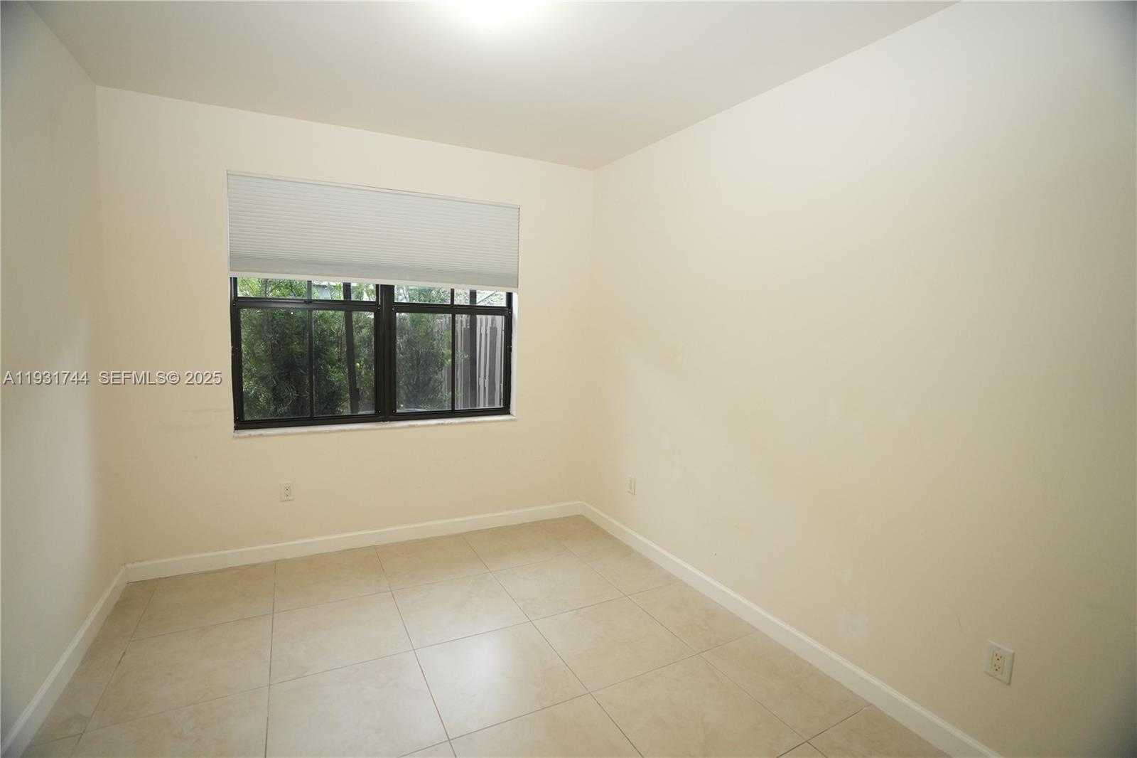 Small Image of 10436 NORTH WEST 61ST LN #00, Doral Number 7