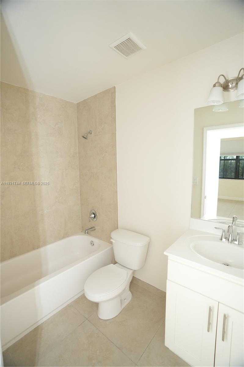 Small Image of 10436 NORTH WEST 61ST LN #00, Doral Number 8