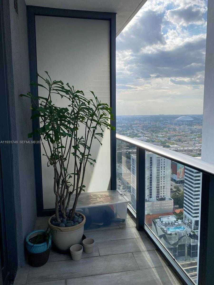 Imagen de Pequeño Objeto