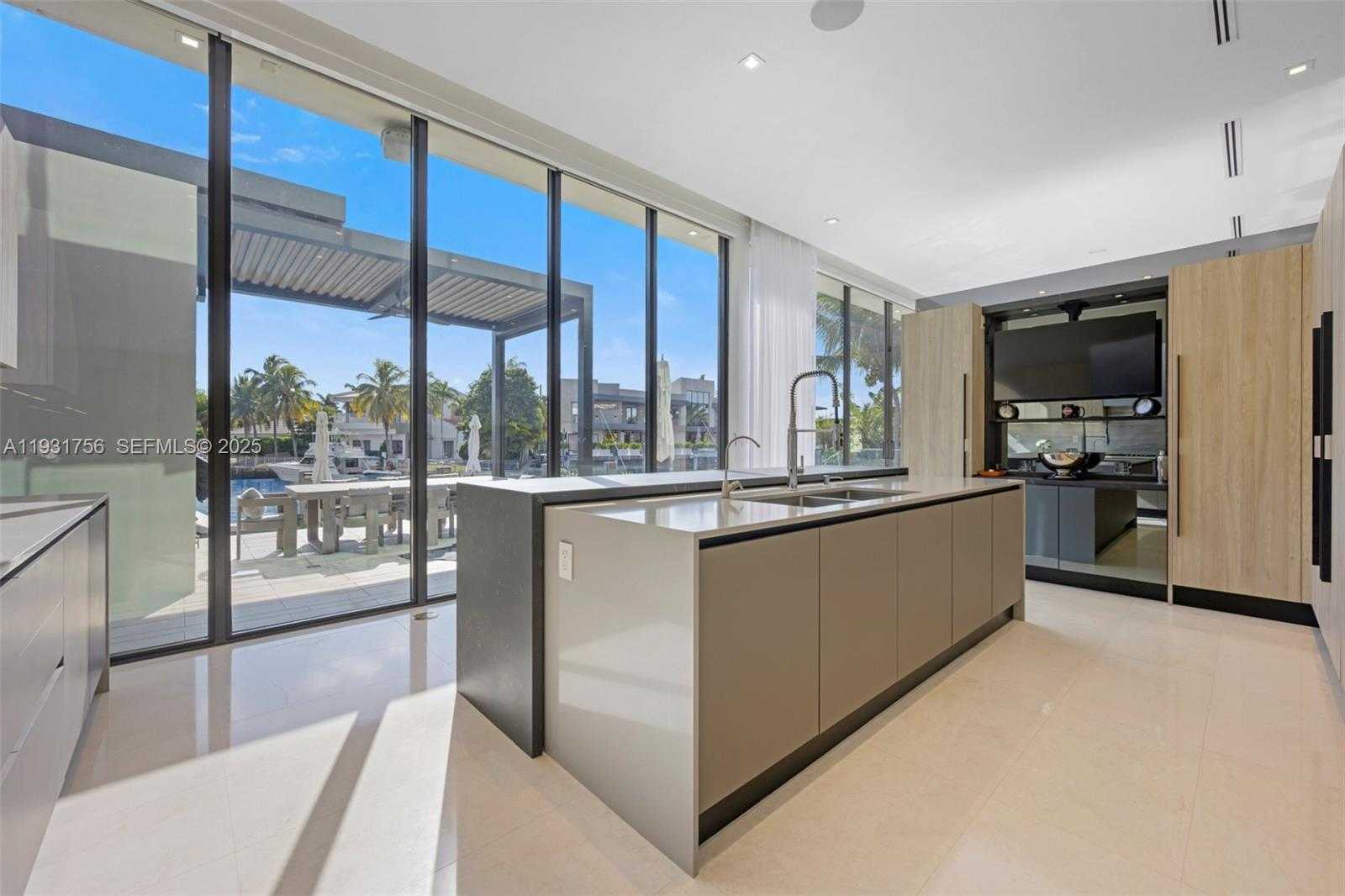 Small Image of 3260 NORTH EAST 165TH ST, North Miami Beach Number 14